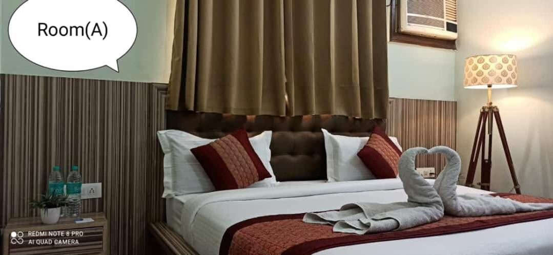 Oyo 74401 Aster Garden Suites Дели Экстерьер фото